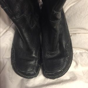 Black leather Boots